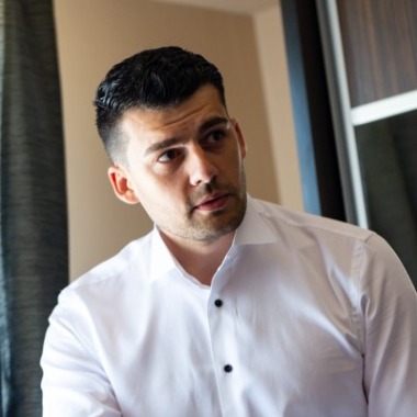 Inginer Software și Specialist în Integrare AI | Expert în Media Digitală