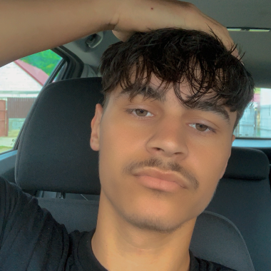 Traducător de texte și editor de poze/videoclipuri