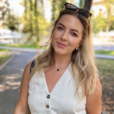 Copywriter & Graphic Designer